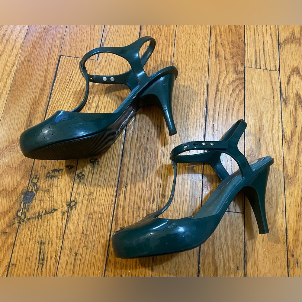 Melissa: Slingback heels with peep-toe detail